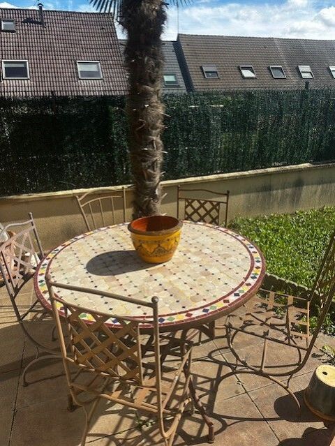 Table artisanale Zellij et 5 chaises en fer forgé 500 Amiens (80)