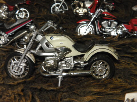 petite collection de motos miniatures 50 Saint-Hippolyte (66)
