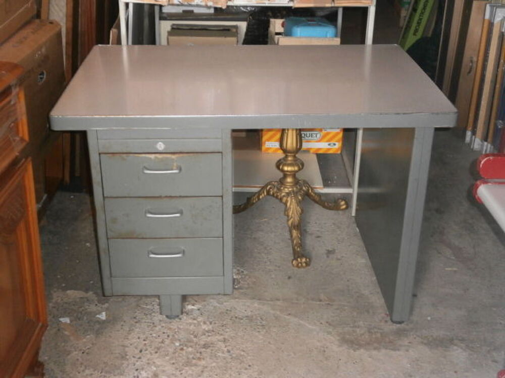 Bureau m&eacute;tallique de marque Strafor Meubles
