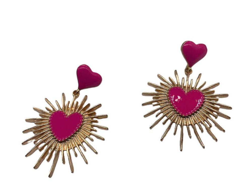 Boucles d'oreilles pendantes coeurs. Bijoux et montres