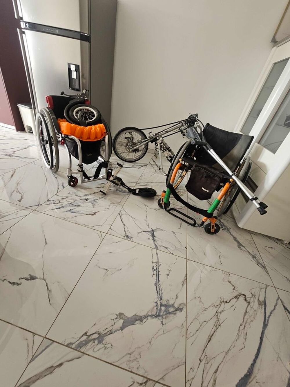 fauteuil roulant pliable avec roue v&eacute;lo qui s'adapte Vélos