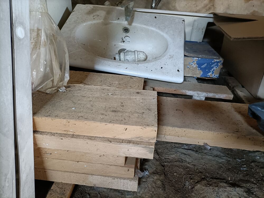 bancs, roues de charrette, lambourdes, lames bois et divers Jardin
