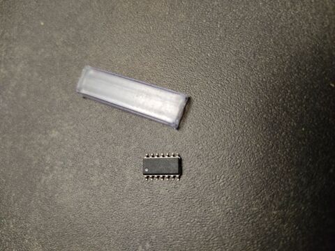 Circuit Int�gr� TLE 4206G 2 Boisset-et-Gaujac (30)