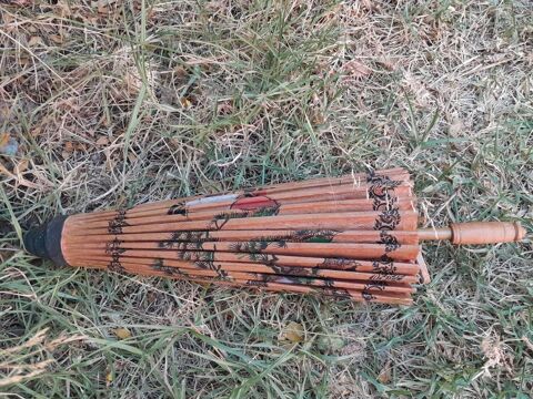 Belle Ombrelle en paille de riz motifs asiatiques 10 Hyres (83)