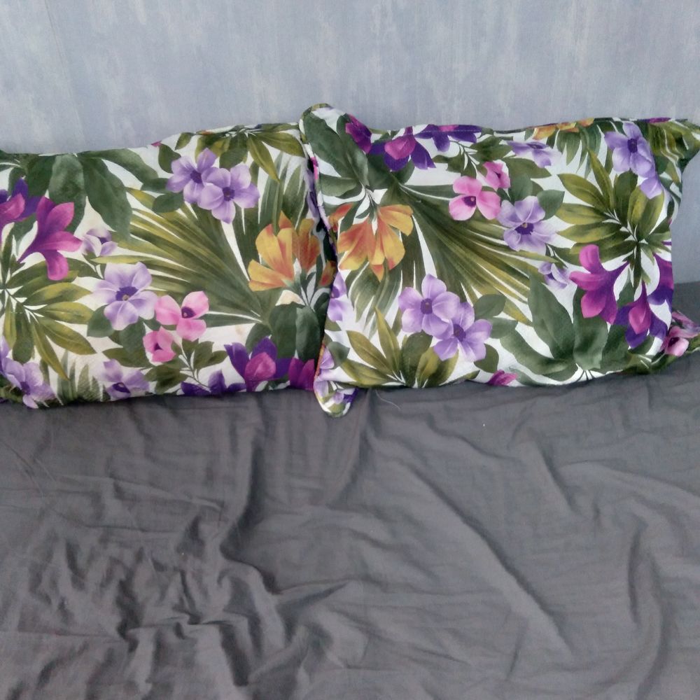  DEUX 2 TAIES D' OREILLER POUR SALON MAROCAIN 
Meubles