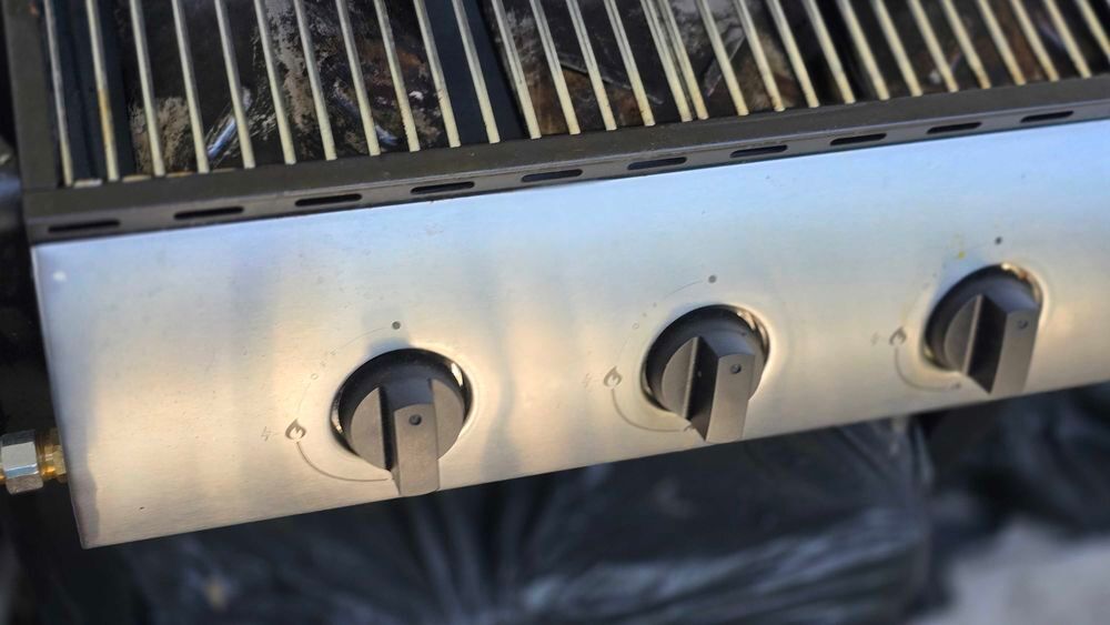 barbecue avec bouteille de gaz et detendeur Electroménager