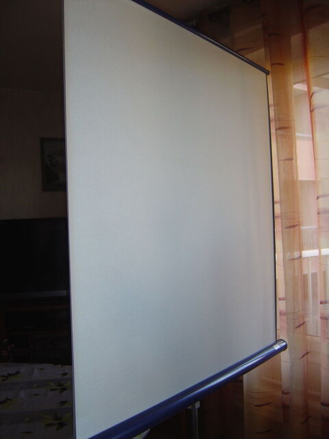 Ecran de projection. 20 Barberaz (73)