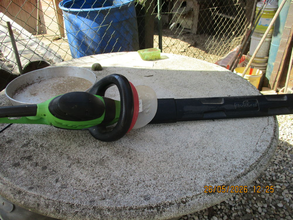 taille haie &eacute;lectrique (florabest) Jardin
