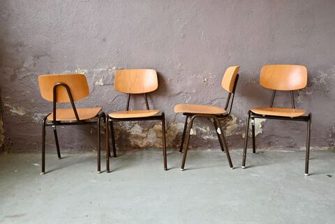 Lot de 4 chaises  vintage style industriel  indus empilables 300 Wintzenheim (68)