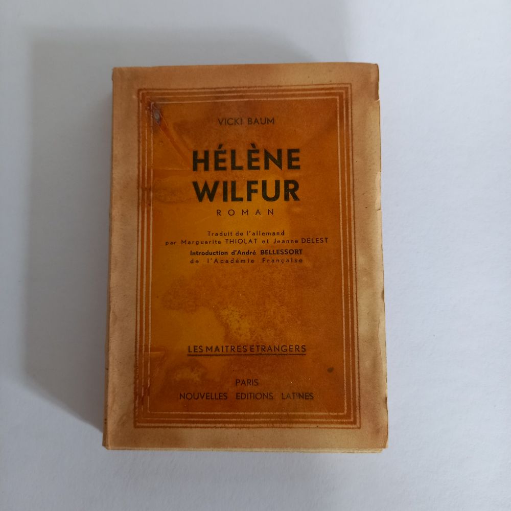 H&eacute;l&egrave;ne Wilfur, roman, &eacute;tudiante en chimie, 1947 Livres et BD