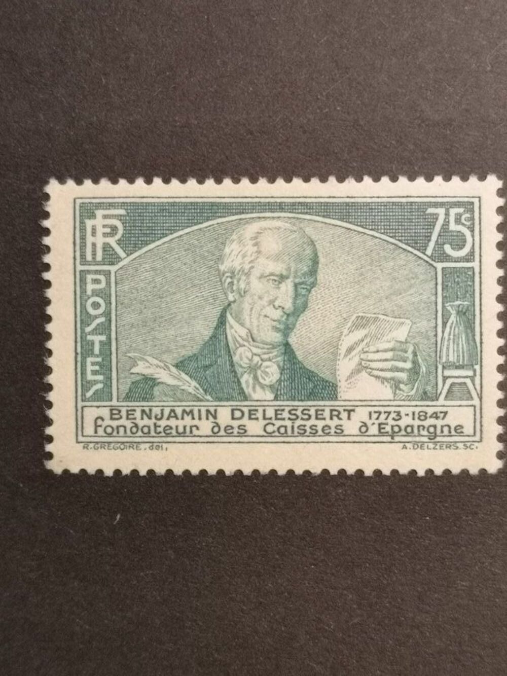 Timbre Yvert 303 ** 
