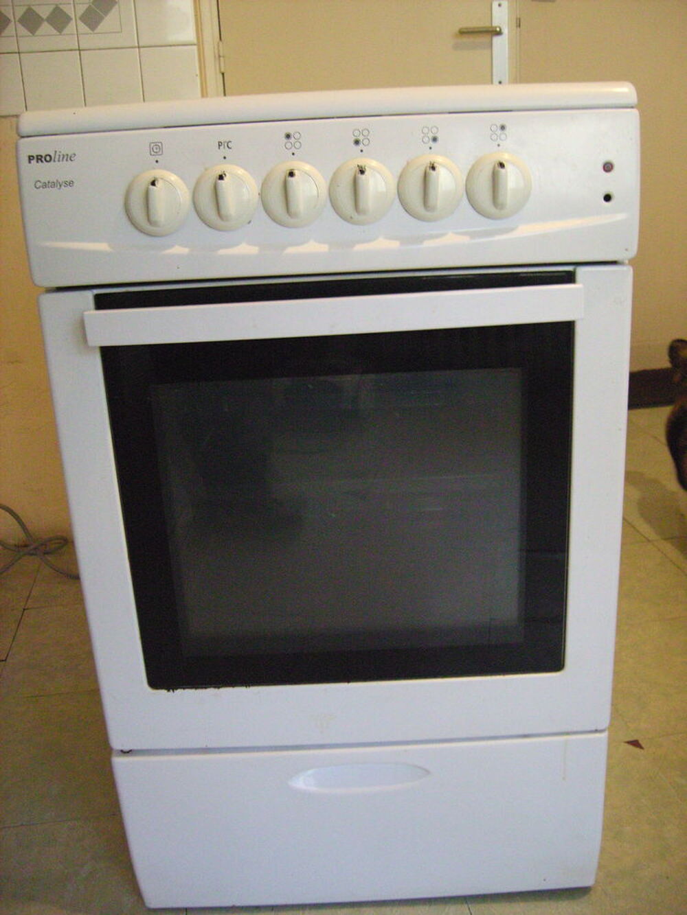 CUISINIERE VITROCERAMIQUE Electroménager