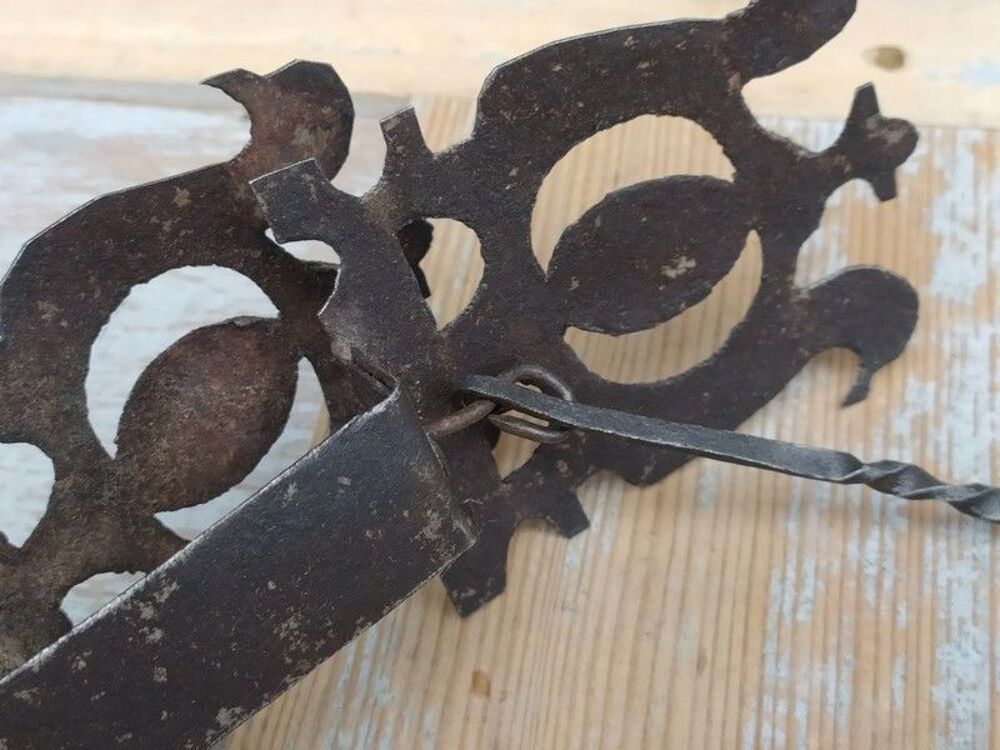 Lampe &agrave; Huile aux Oiseaux Fer Forg&eacute; Chaleil XVIII&egrave;me 