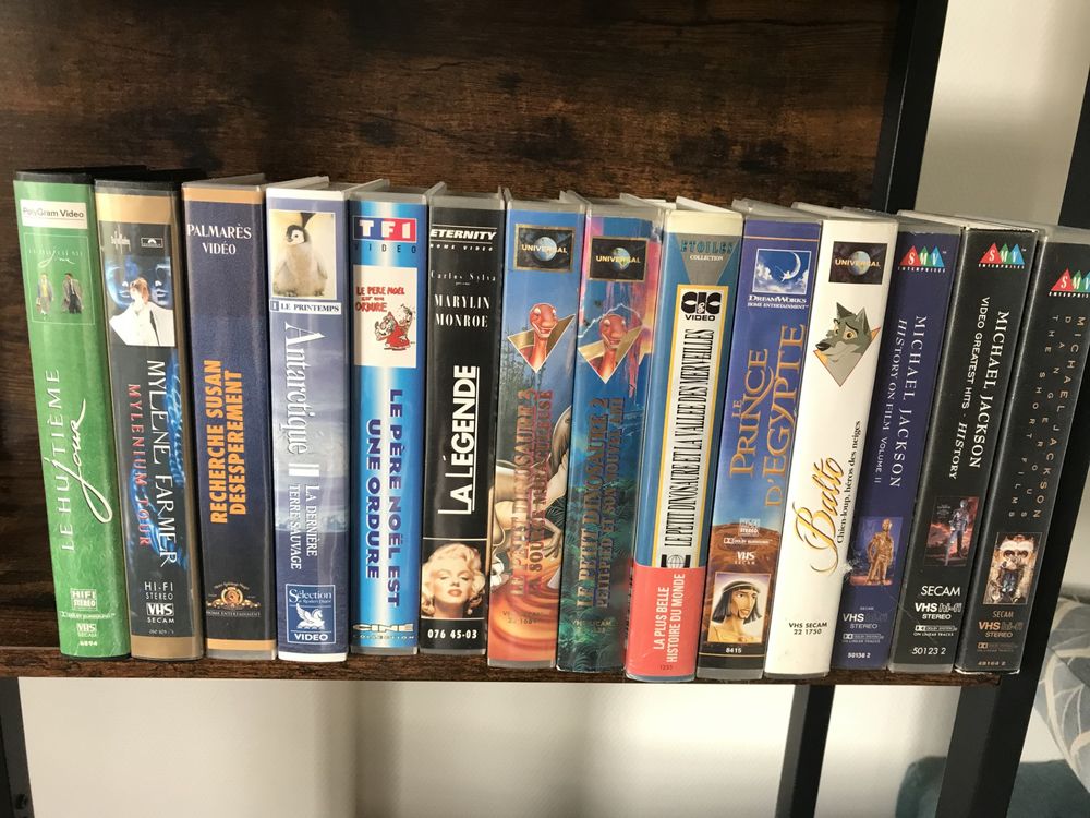 100 Cassettes VHS Avec LECTEUR VHS Photos/Video/TV