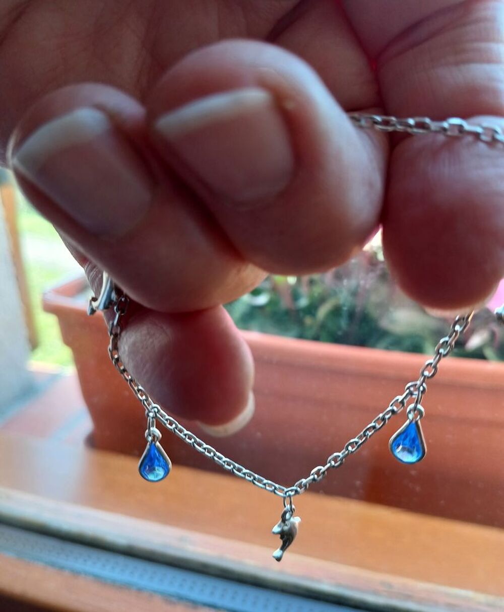 BRACELET AVEC PENDENTIFS DAUPHIN ET GOUTTE D'EAU BLEUE Bijoux et montres