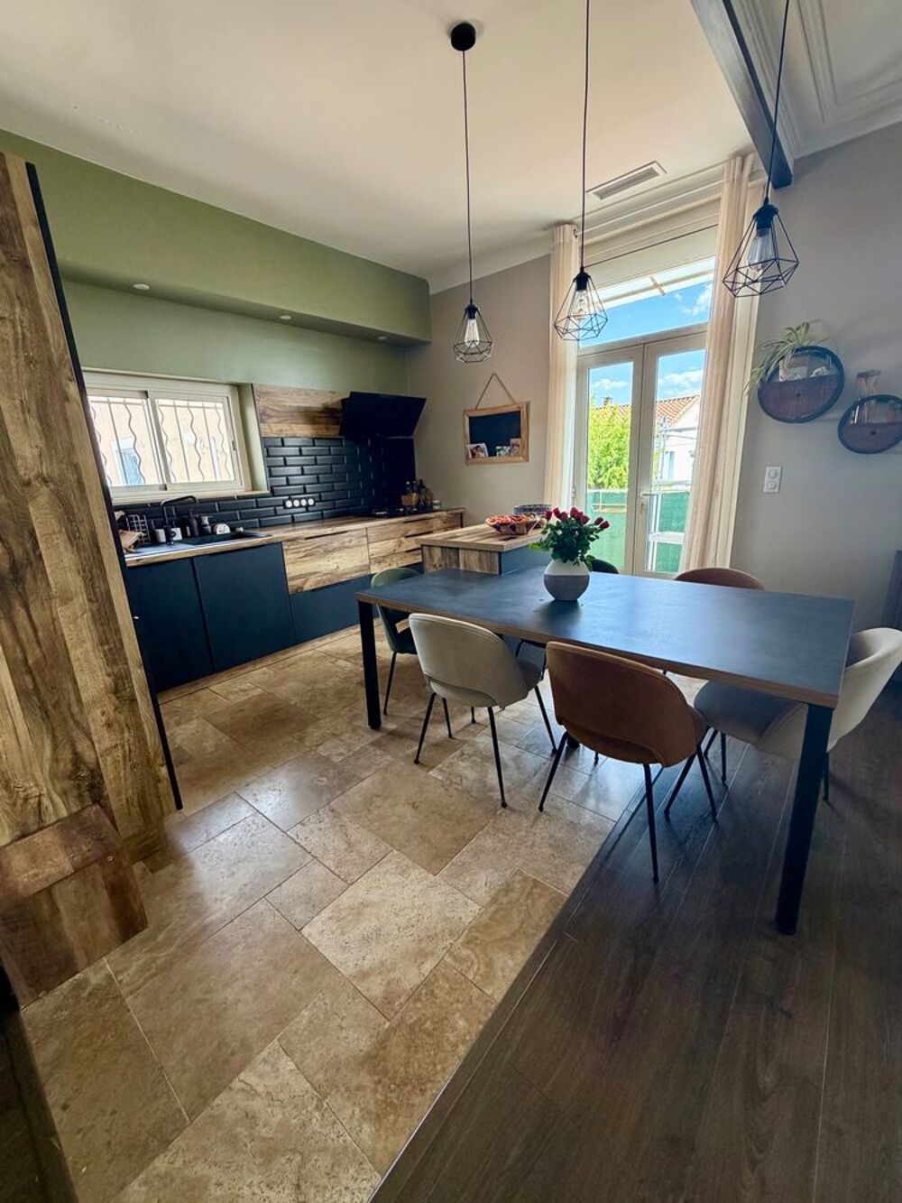 Vente Appartement Appartement de caractère entièrement rénové -100m2- garage Nimes