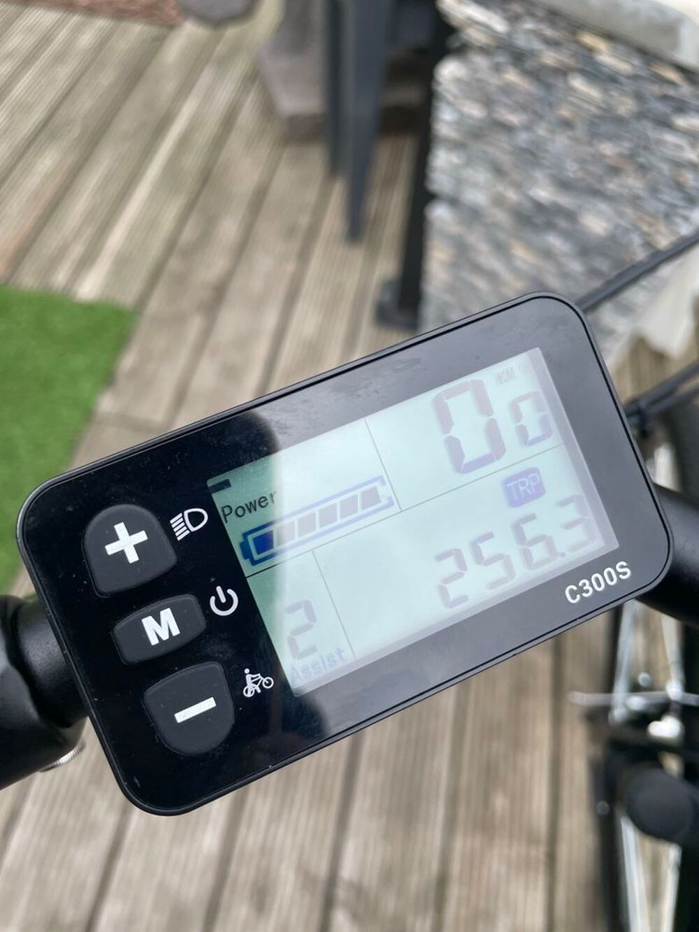 v&eacute;lo &eacute;lectrique blanc Vélos
