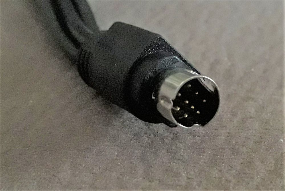 Adaptateur / Connecteur Audio Vid&eacute;o Fiche Din 9 broches - 2 Photos/Video/TV