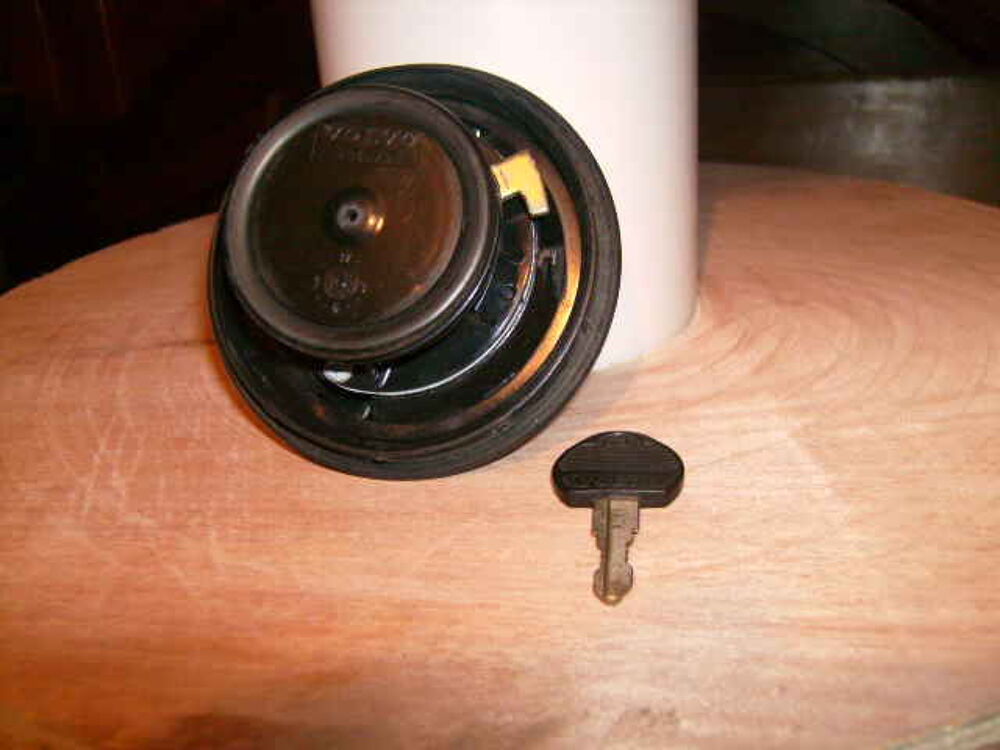  Bouchon de r&eacute;servoir &agrave; essence pour Volvo 343/345 