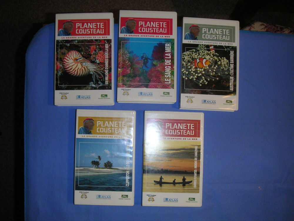 2 euros la cassettes impeccables VHS de PH . Cousteau Photos/Video/TV