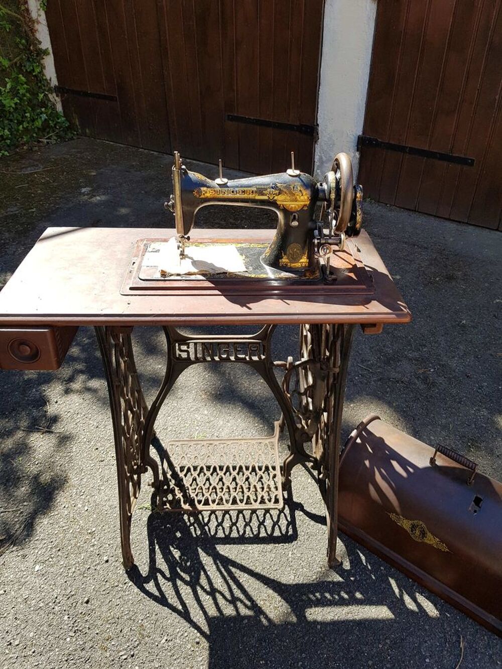 Machine &agrave; coudre Singer Meubles