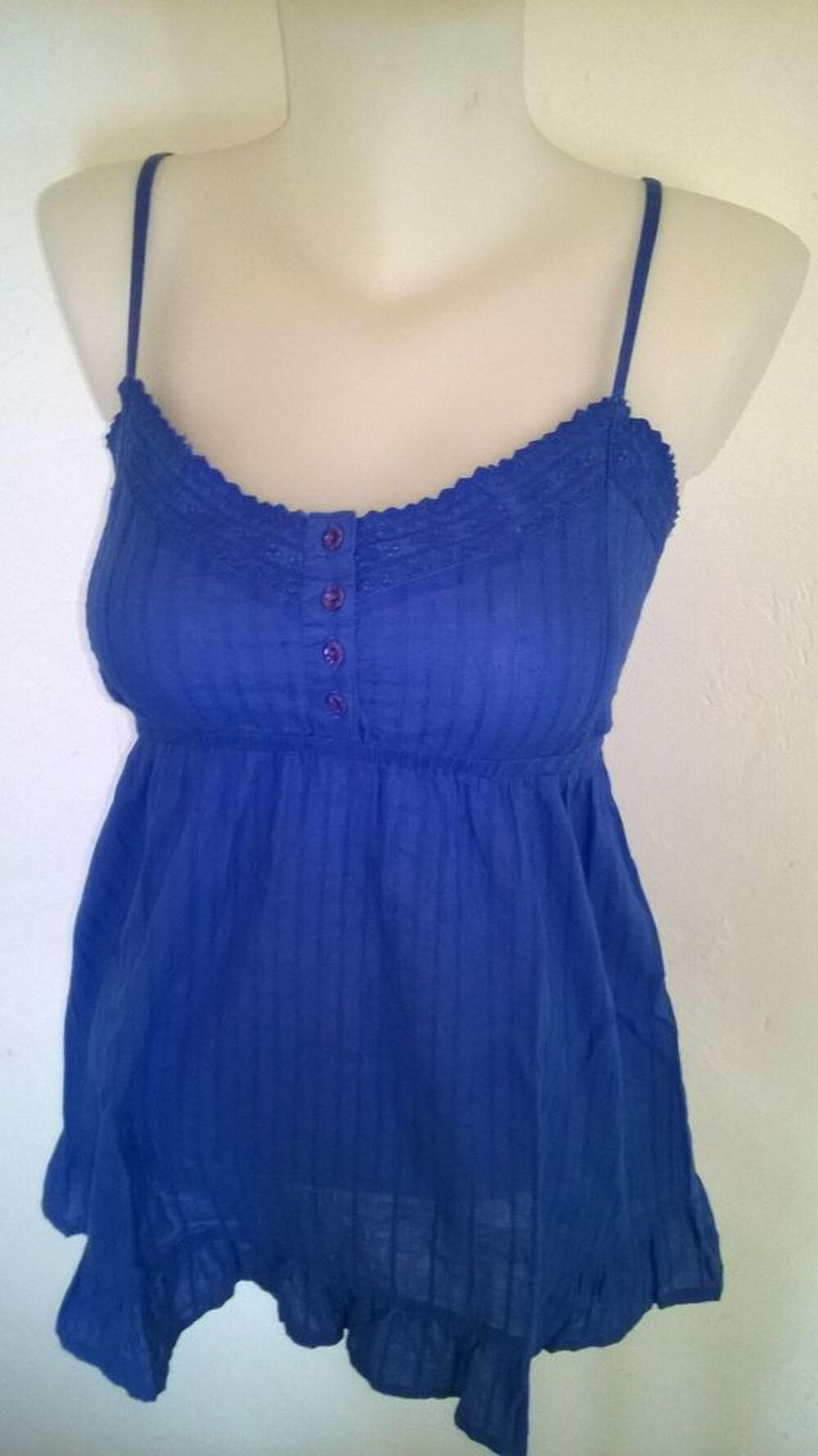 Haut top femme 
bleu Azur
Marque MIM
Decollete
Vêtements