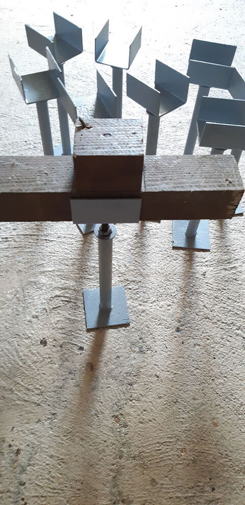 9 pieds en ferraille rglables 5 Chivres-Val (02)