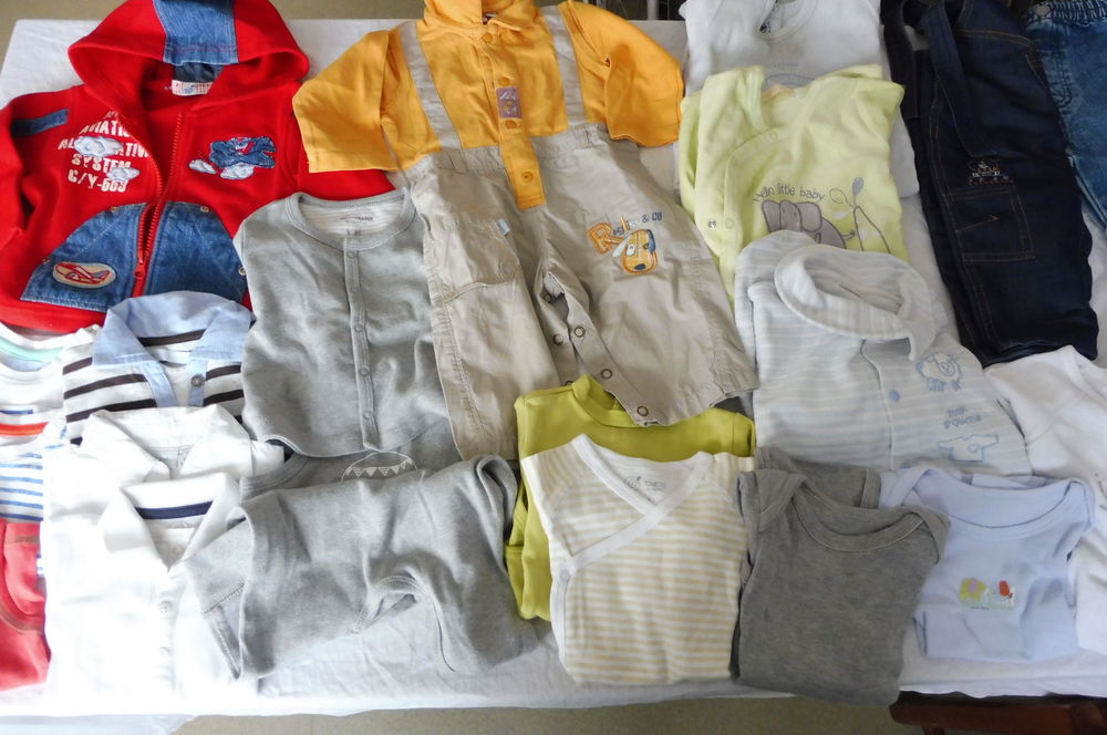 20 v&ecirc;tements en 6 mois Lot.1 Puériculture