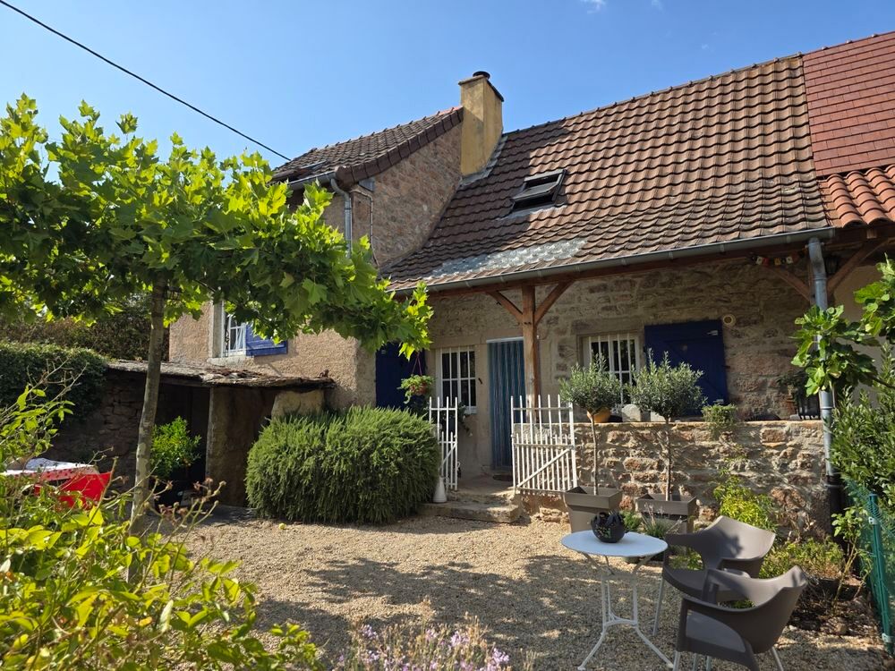 Vente Maison Environs Cluny. Maison de caractère. Belle situation isolée avec vue. Cluny
