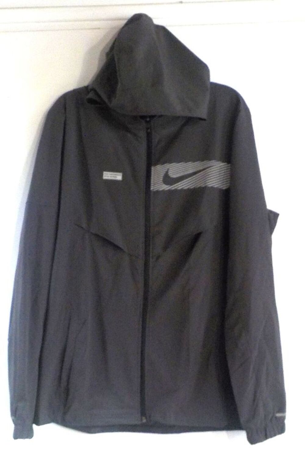 VESTE DE JOGGING A CAPUCHE GRIS FONCE NIKE DRI-FIT TAILLE L Vêtements