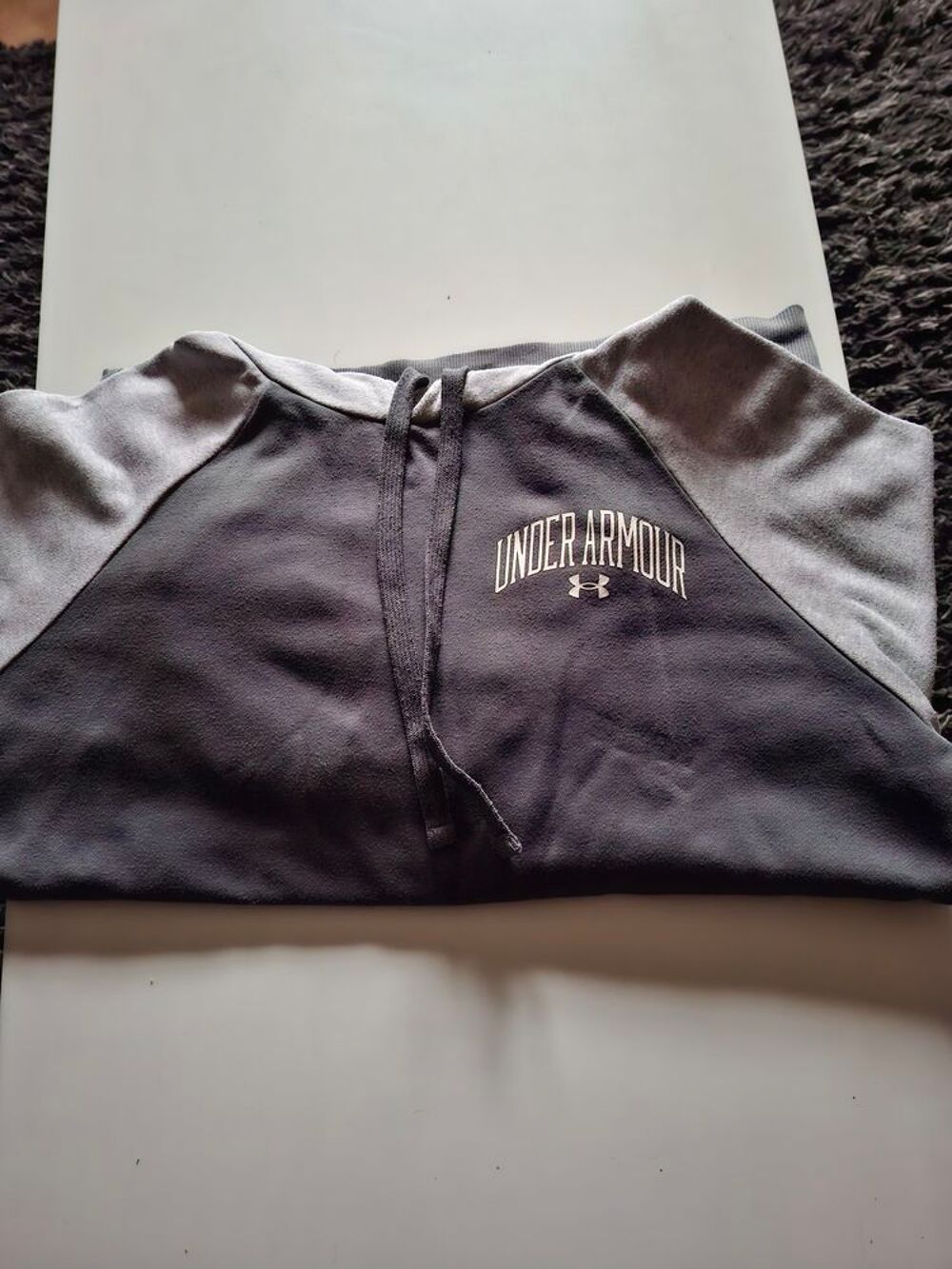 Sweat capuche gris under Armour Vêtements