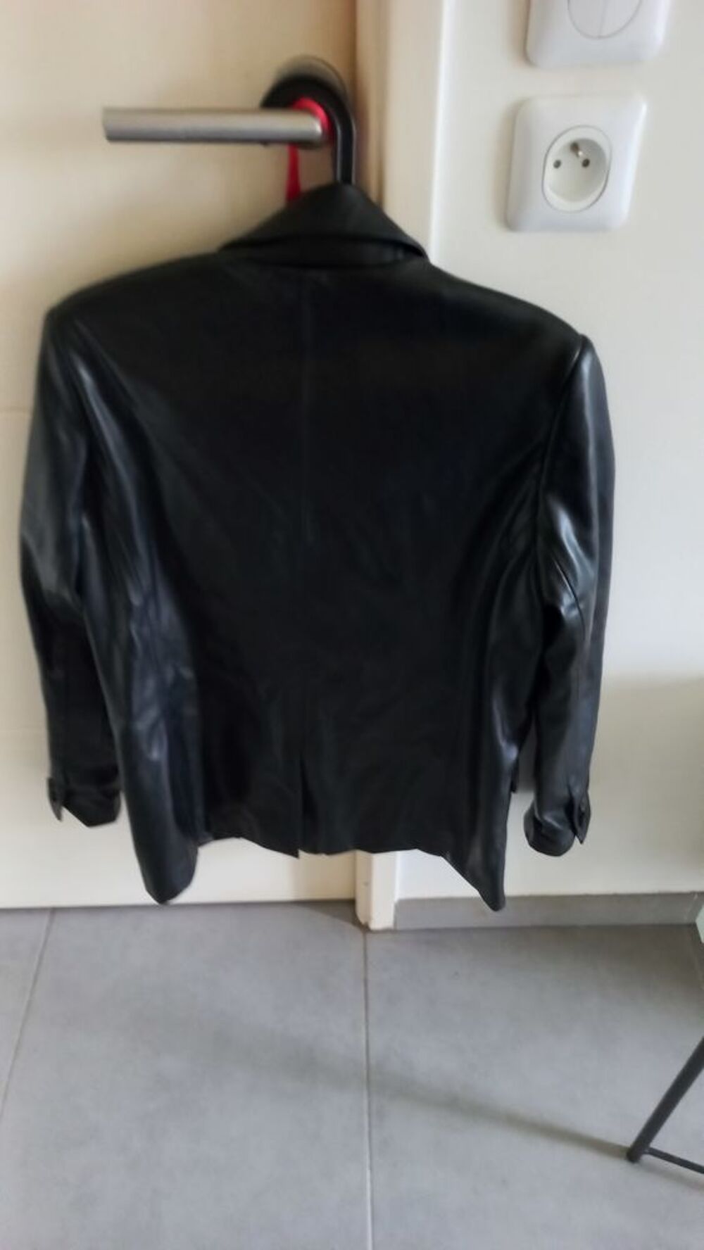 Jolie veste noire en simili cuir Marque Pull &amp; Bear Vêtements