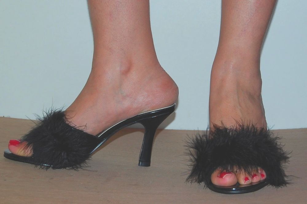 Mule femme orn&eacute;e de plumes de marabout neuve taille 36 Chaussures