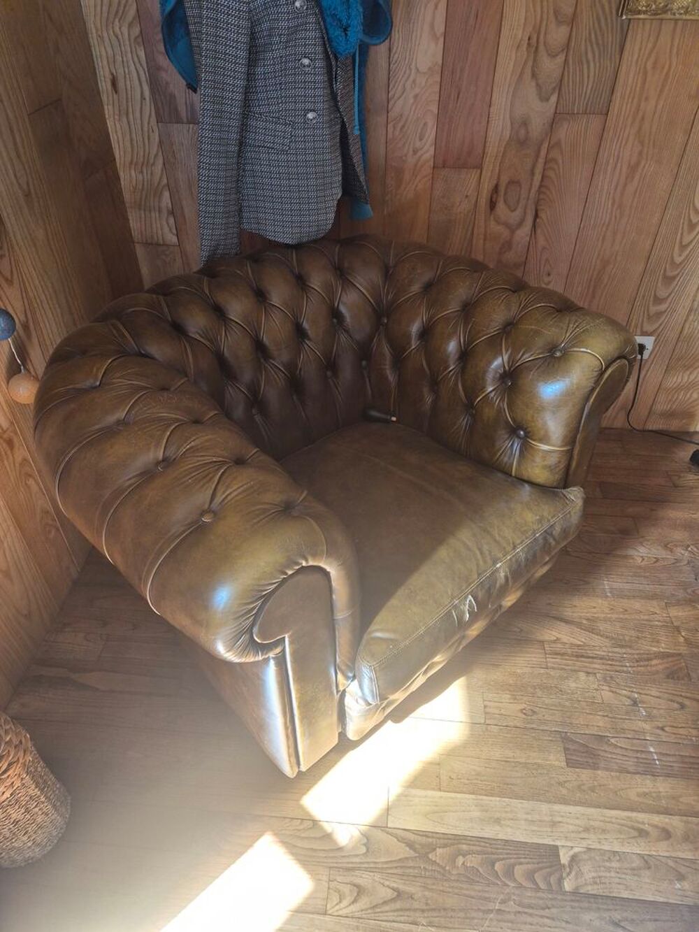 Canap&eacute; chesterfield plus fauteuil Meubles