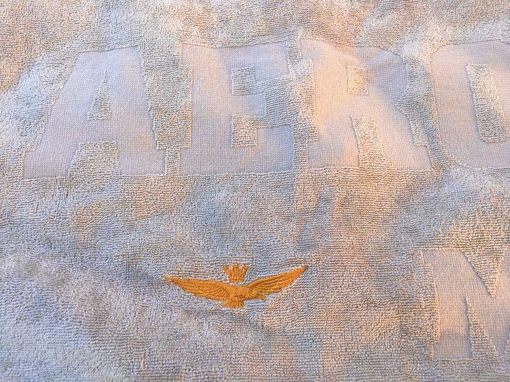 Drap de plage, Drap de bain sign&eacute; Aeronautica Militare, neuf Vêtements