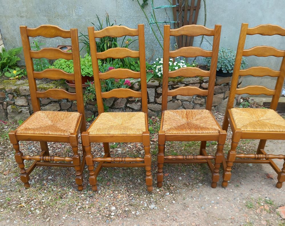 4 chaises rustiques
Meubles