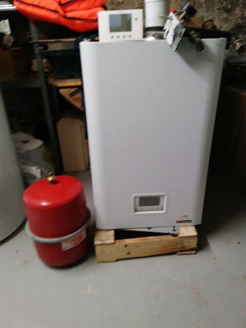 Chaudi�re � gaz mural � condensation 25kw frisquet 2014  1000 Ouistreham (14)