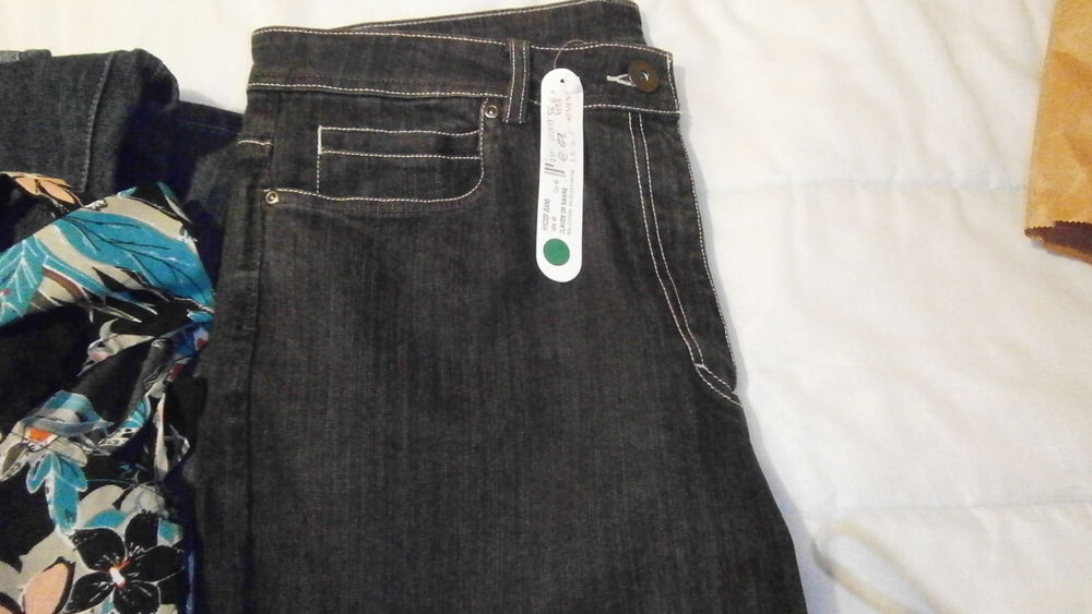DEUX PANTALONS Vêtements