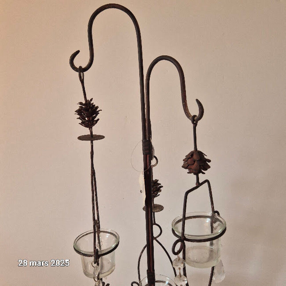 Bougeoir chandelier en m&eacute;tal noir, avec 3 bougies type chauf Dcoration