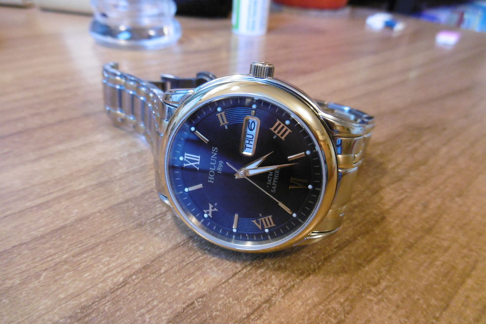 Montre Holuns NEUVE jamais port&eacute;e
Bijoux et montres