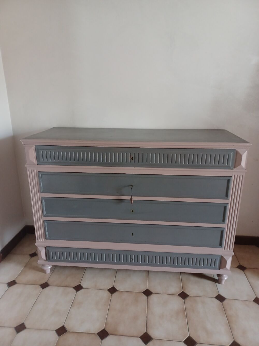 commode ancienne repeinte Meubles