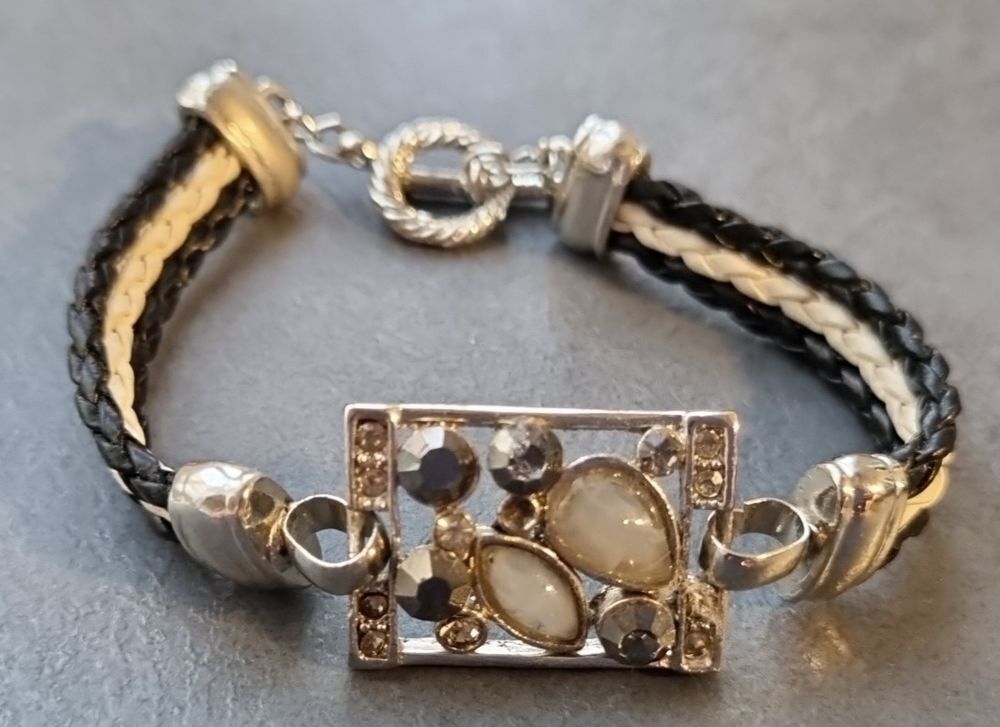 Lot de 3 pi&egrave;ces fantaisie Bijoux et montres