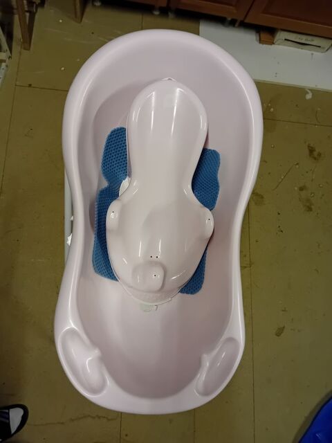 BAIGNOIRE BEBE SUR PIEDS AVEC SIEGE AMOVIBLE 40 Bragny-sur-Sane (71)