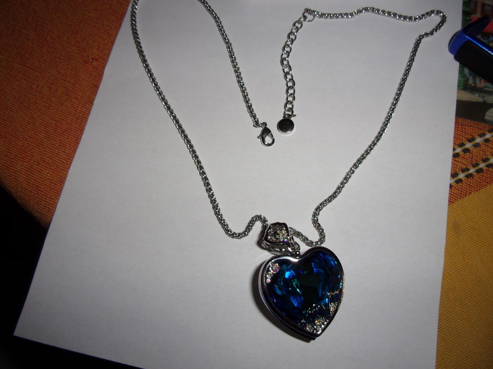 chaine avec pendentif c?ur Bijoux et montres