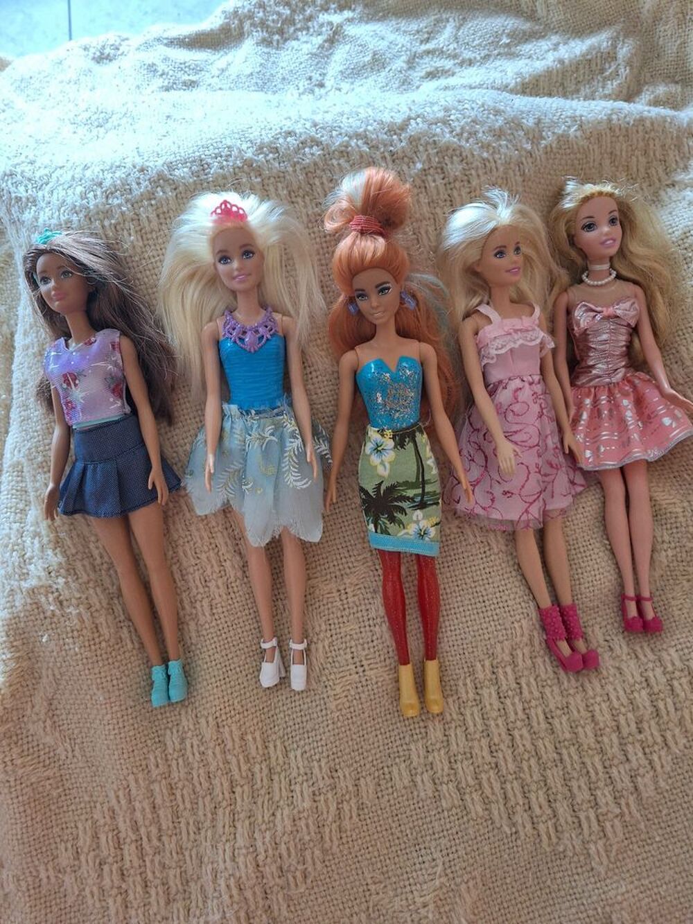 5 poup&eacute;es Barbie Jeux / jouets