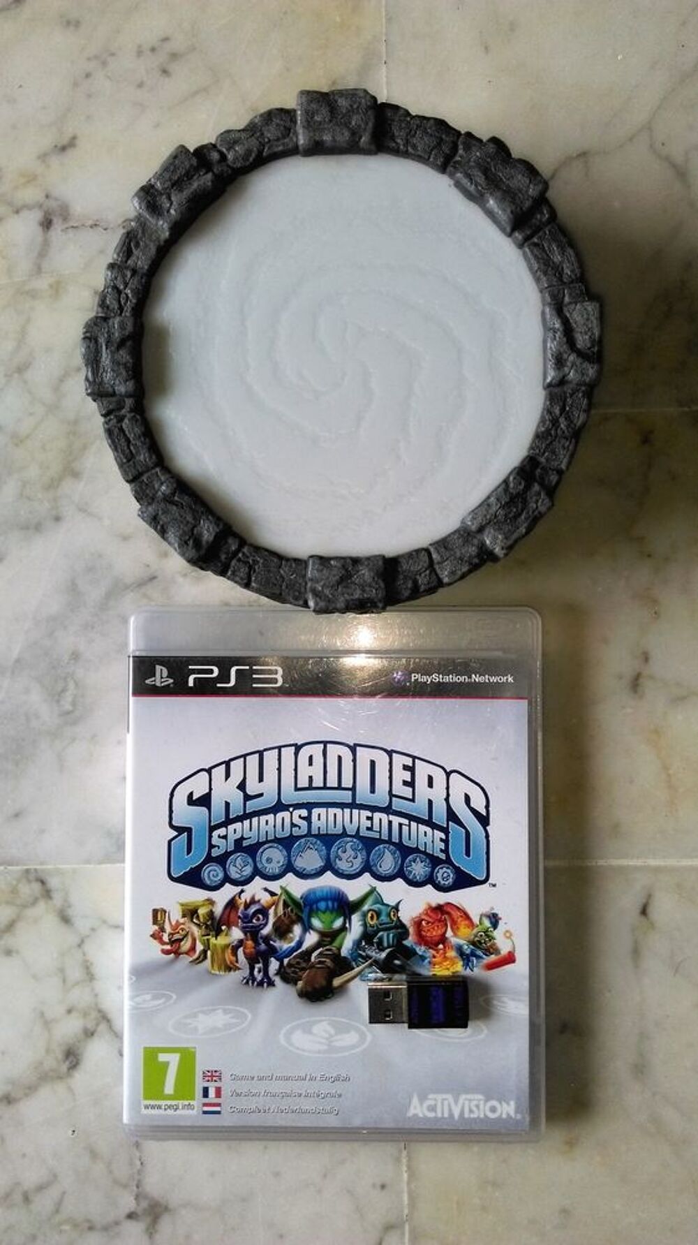 Jeu Skylander ps3 le jeu + base &agrave; pile et clef
Consoles et jeux vidéos