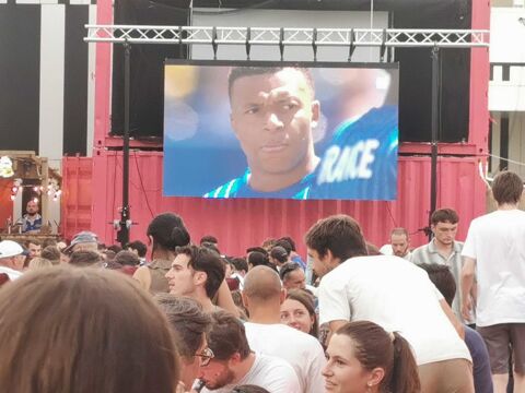 d'un &eacute;cran g&eacute;ant pour la retransmission de la Coupe du Monde 2026 0 69001 Lyon
