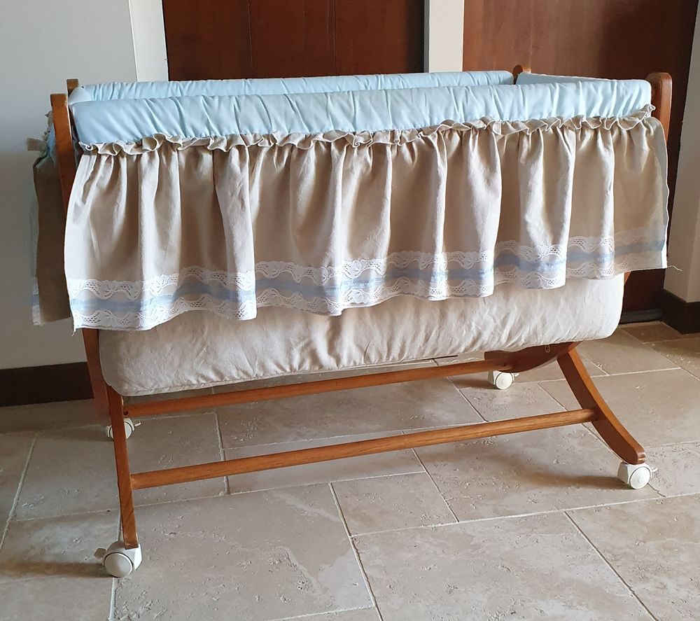 BERCEAU ENFANT EN BOIS SUR ROULETTES PLIABLE ET DEMONTABLE Puriculture
