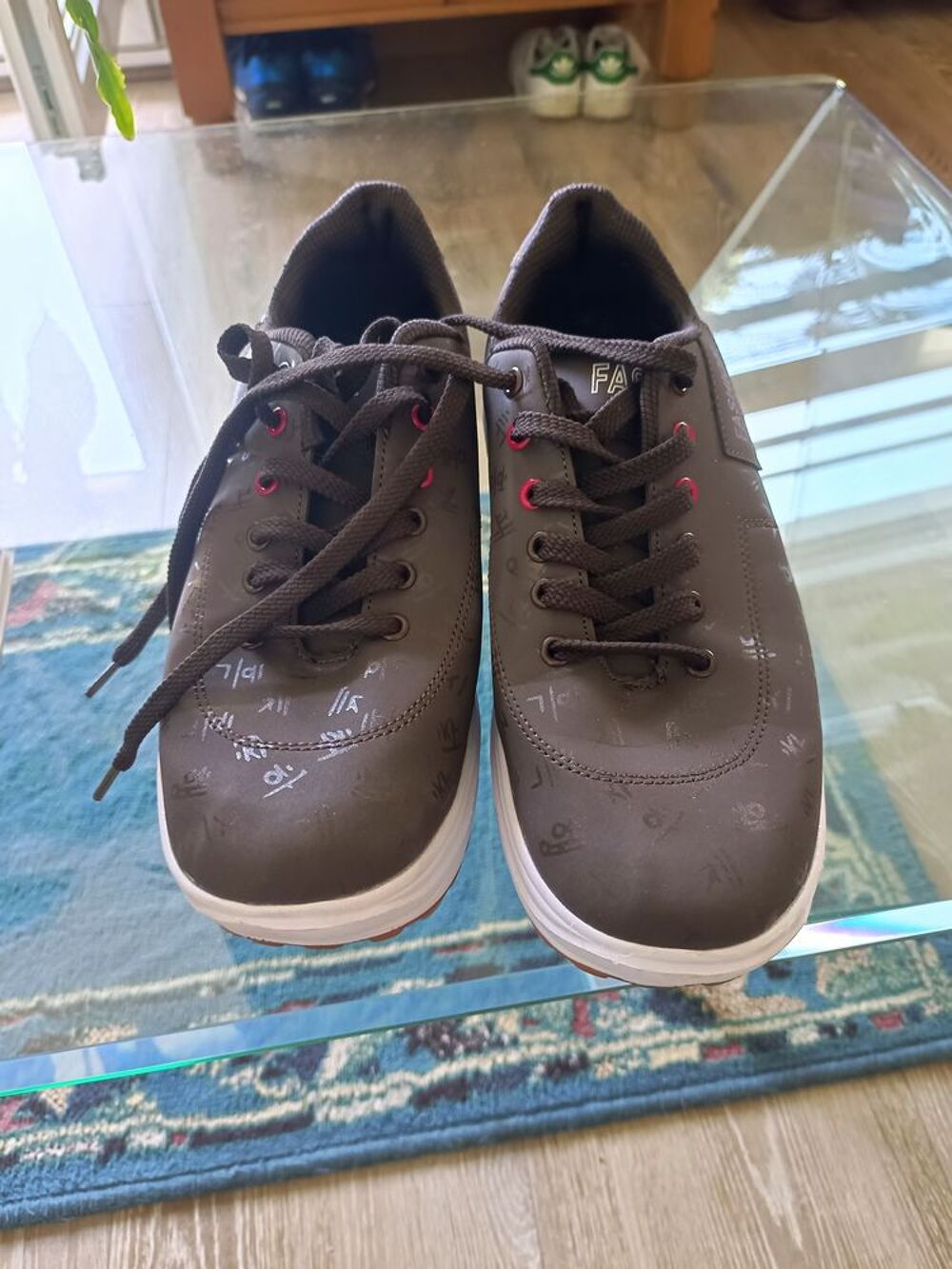 Lot chaussures baskets femmes 41 comprenant 1 paire baskets Chaussures