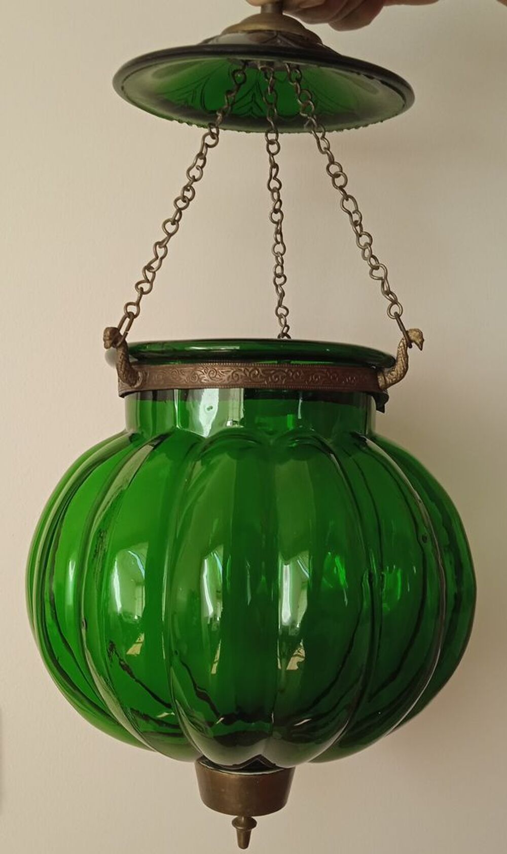 SUSPENSION en verre souffl&eacute; - laiton - verte Décoration